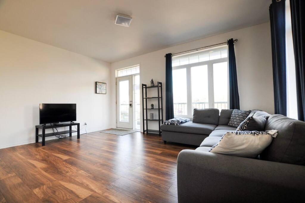 The 1810 - Spacious With Balcony - North Of Quebec Extérieur photo