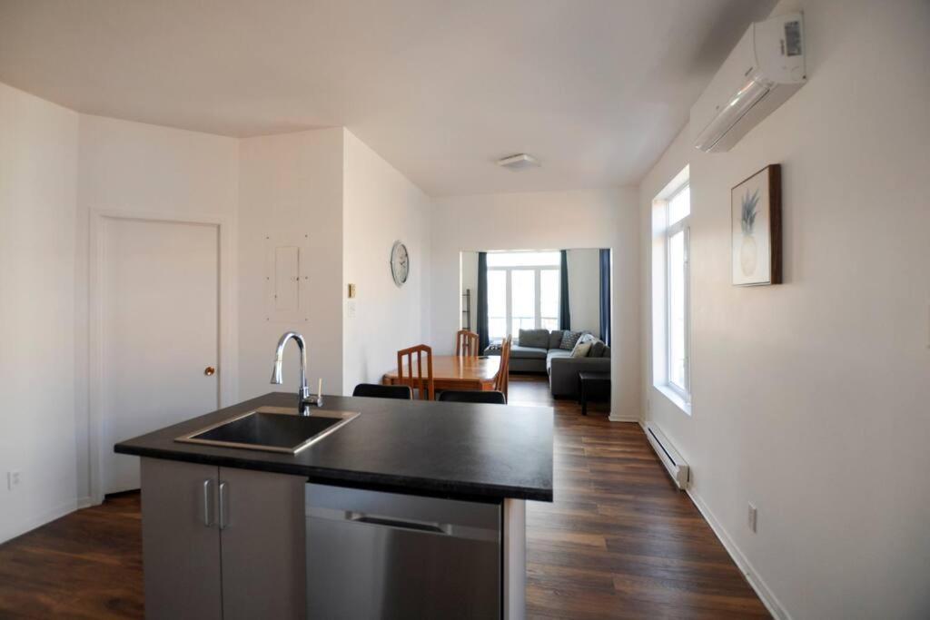 The 1810 - Spacious With Balcony - North Of Quebec Extérieur photo