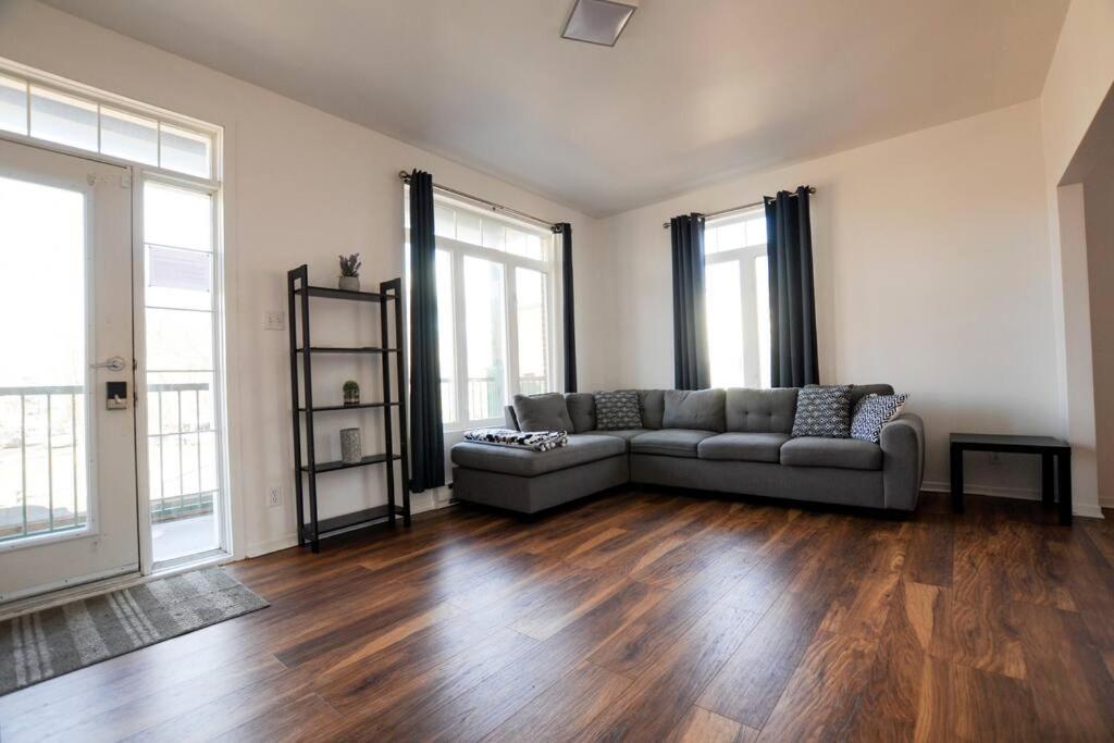 The 1810 - Spacious With Balcony - North Of Quebec Extérieur photo