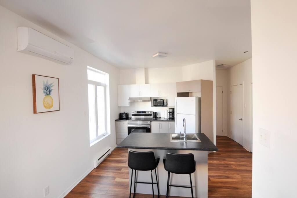 The 1810 - Spacious With Balcony - North Of Quebec Extérieur photo