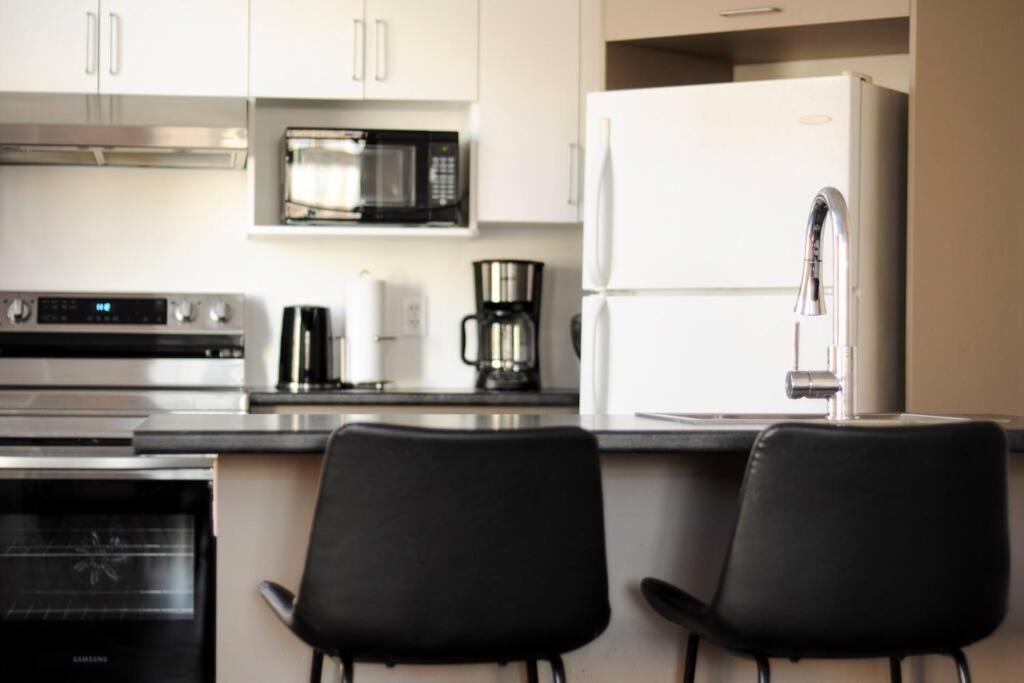 The 1810 - Spacious With Balcony - North Of Quebec Extérieur photo