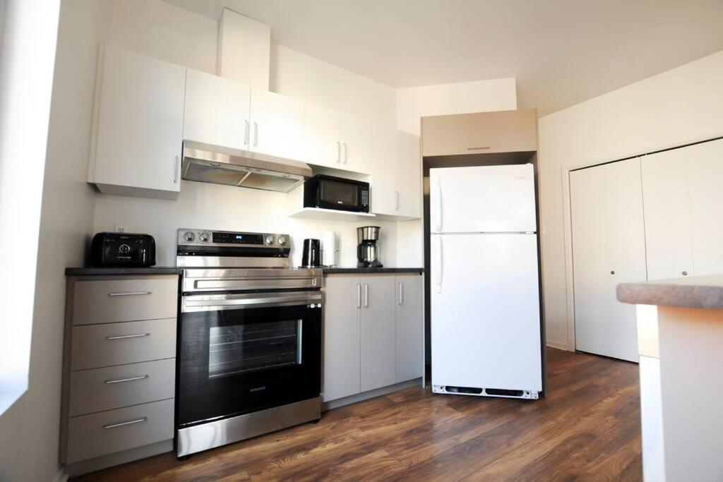 The 1810 - Spacious With Balcony - North Of Quebec Extérieur photo