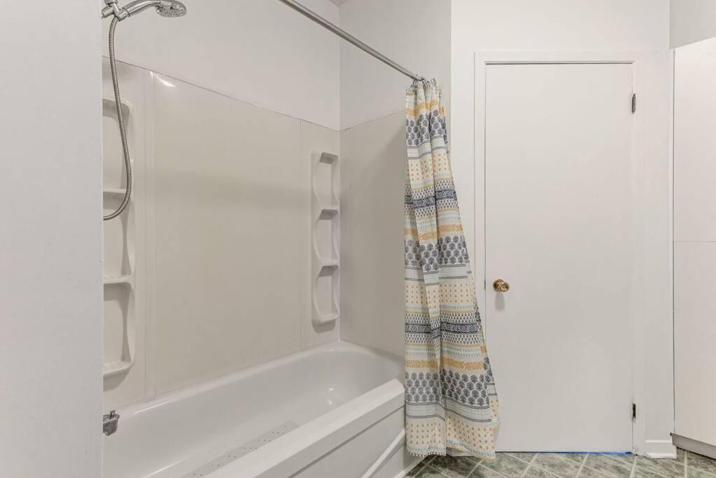 The 1810 - Spacious With Balcony - North Of Quebec Extérieur photo