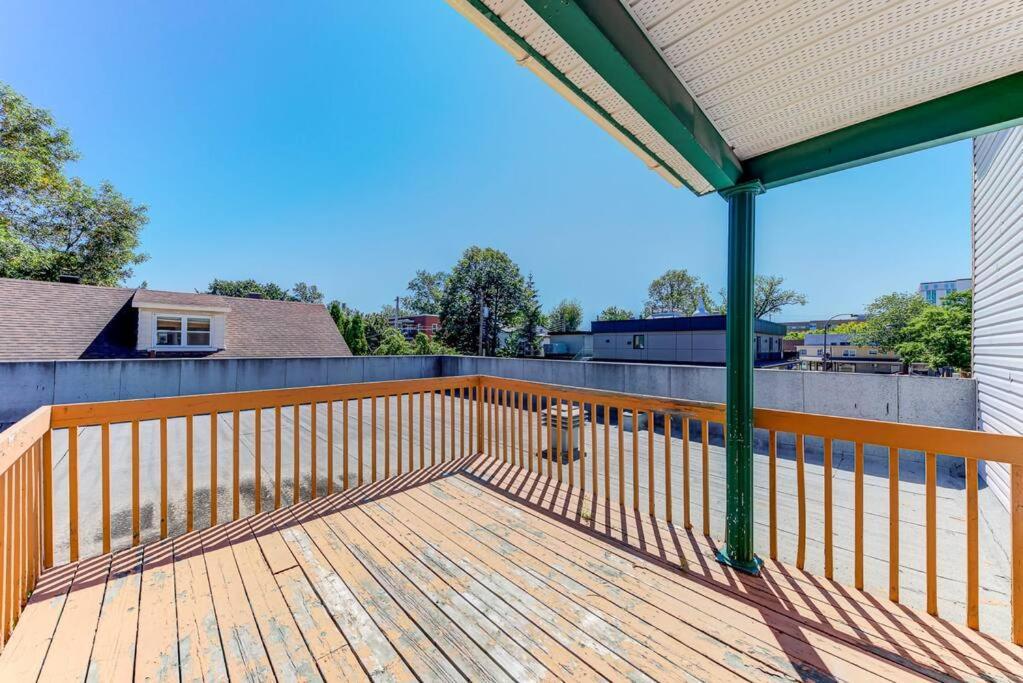 The 1810 - Spacious With Balcony - North Of Quebec Extérieur photo